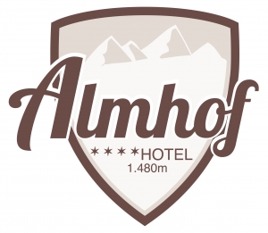 Hotel Almhof**** in Hochfügen - Frühstückskellner